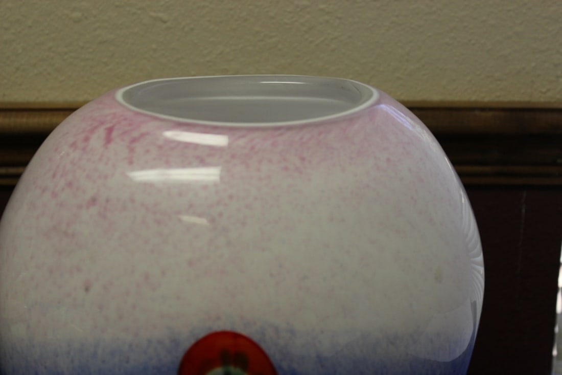 An Art Glass Vase - 2