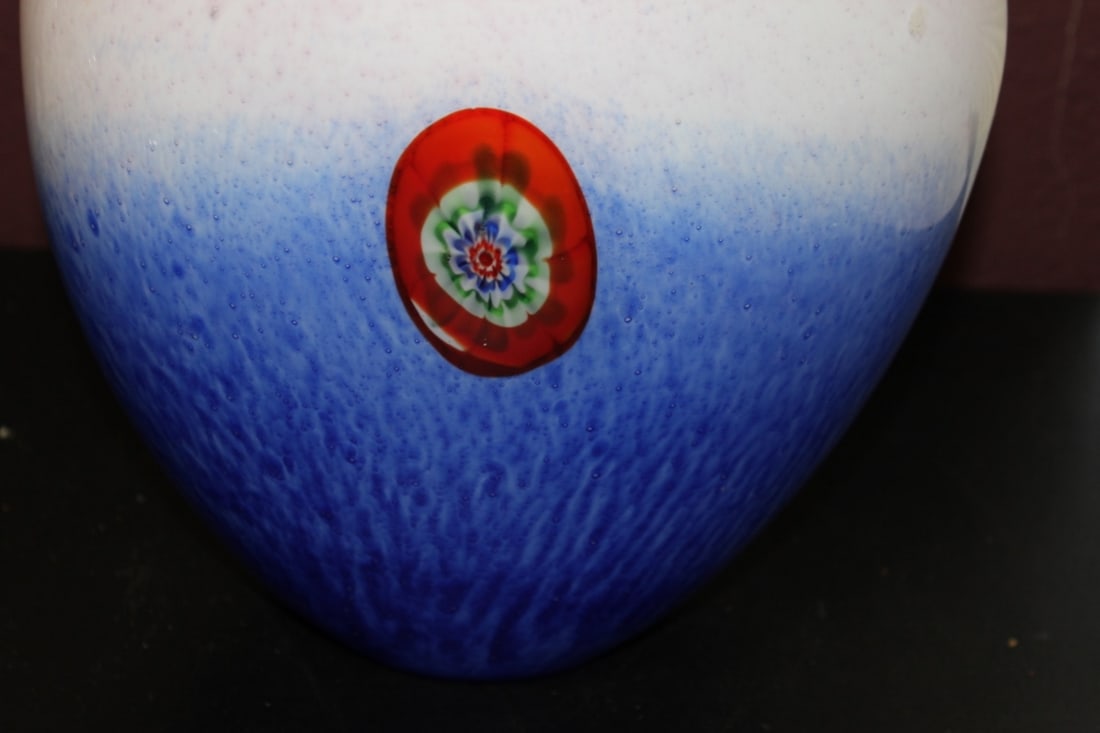 An Art Glass Vase - 3