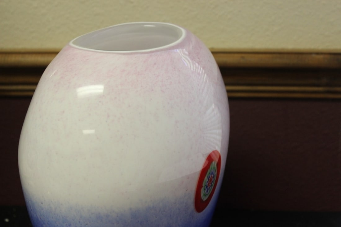 An Art Glass Vase - 4