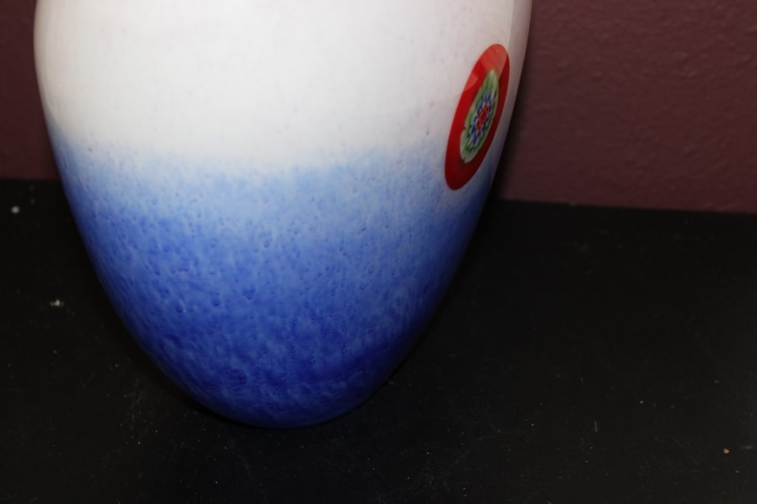 An Art Glass Vase - 5