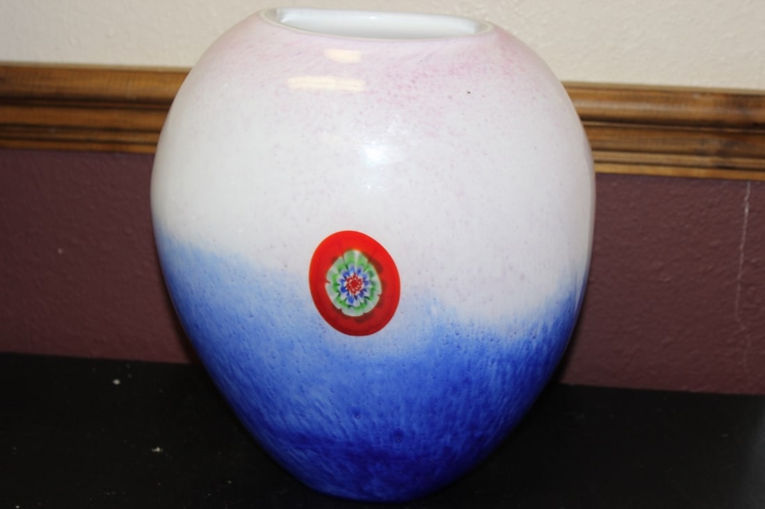 An Art Glass Vase - 6