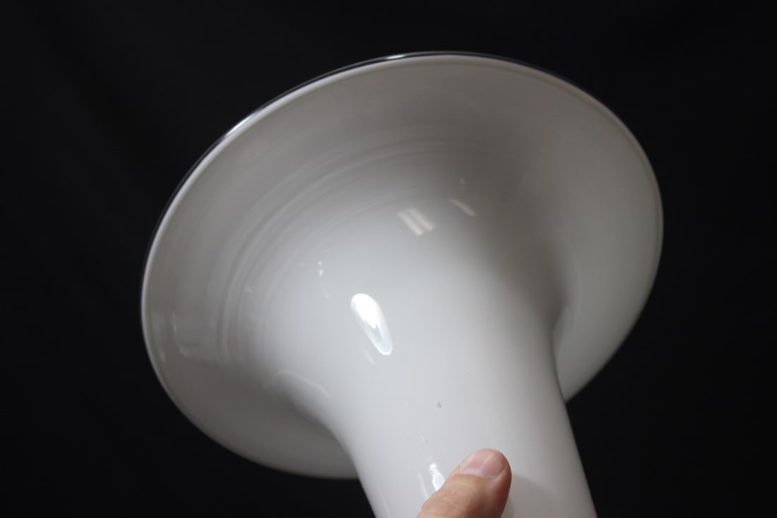 A Large Glass Trumpet Vase - 4