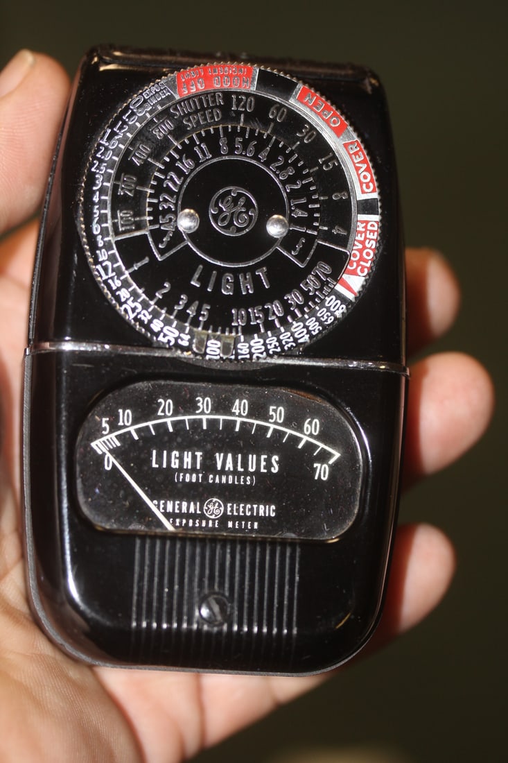 GE Camera Meter: inside a leather case