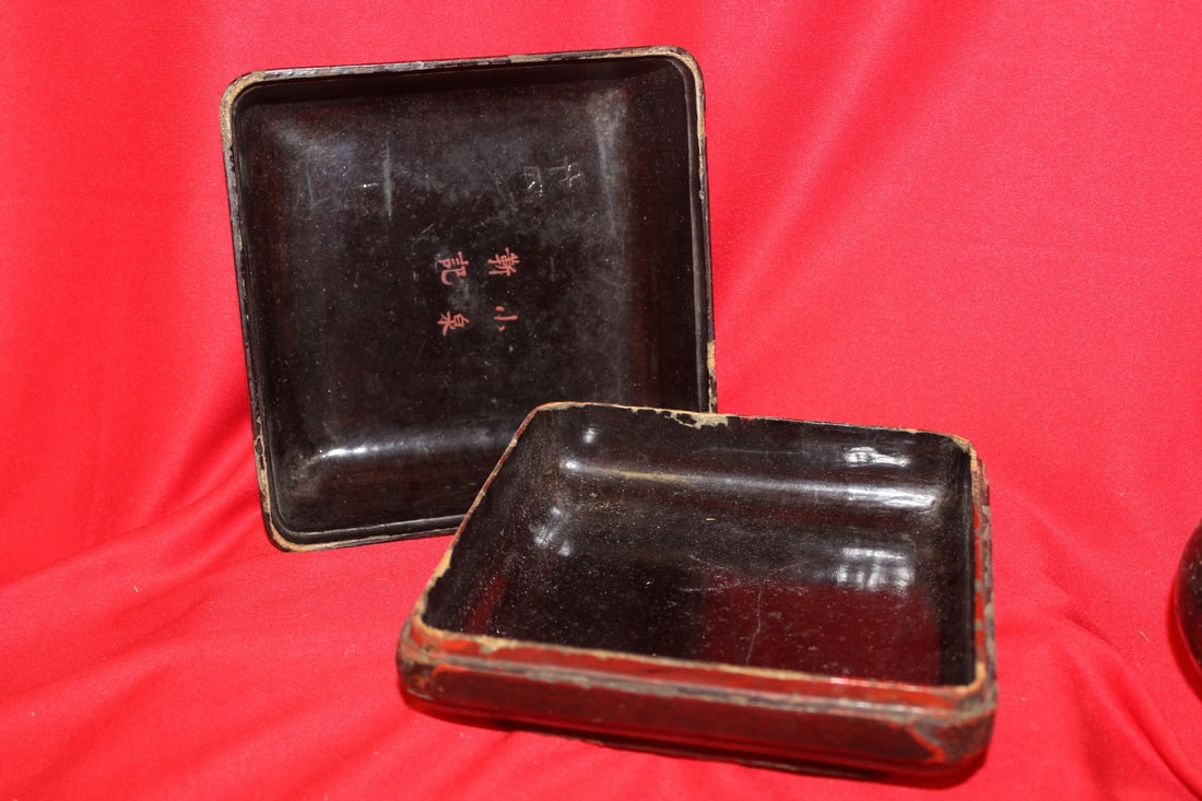 An Antique Chinese Lacquer Box - 2