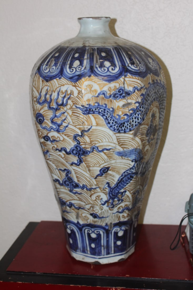 Large Chinese Dragon Vase - 2