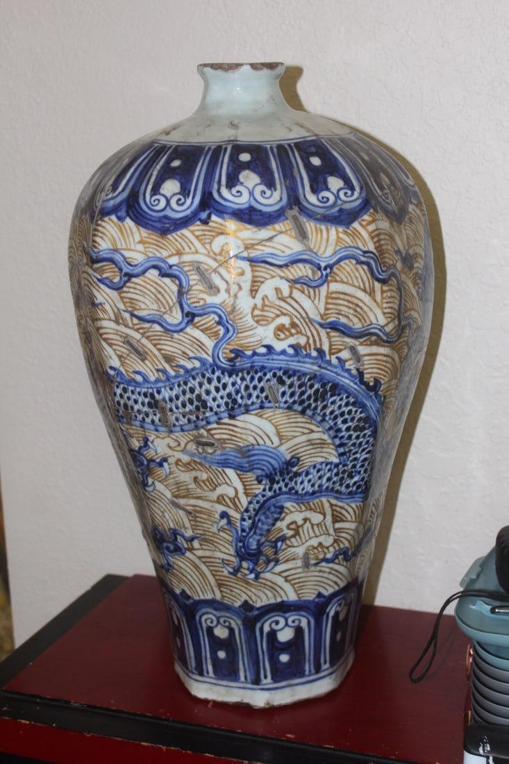 Large Chinese Dragon Vase - 4