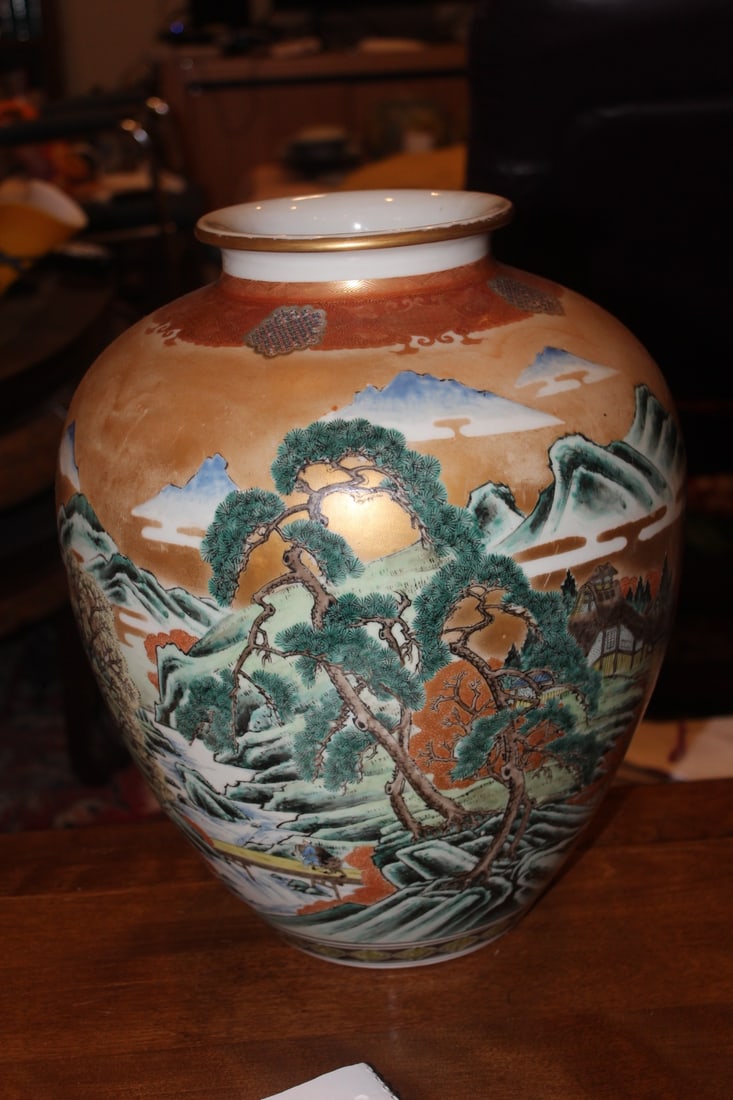 Large Japanese Vase: signed - most likely old, but exact age unknown - beautifully done - 15" tall by 10" wide