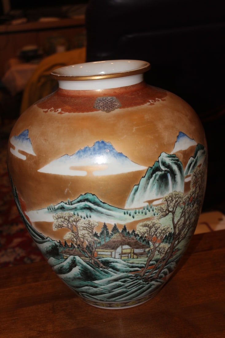 Large Japanese Vase - 4