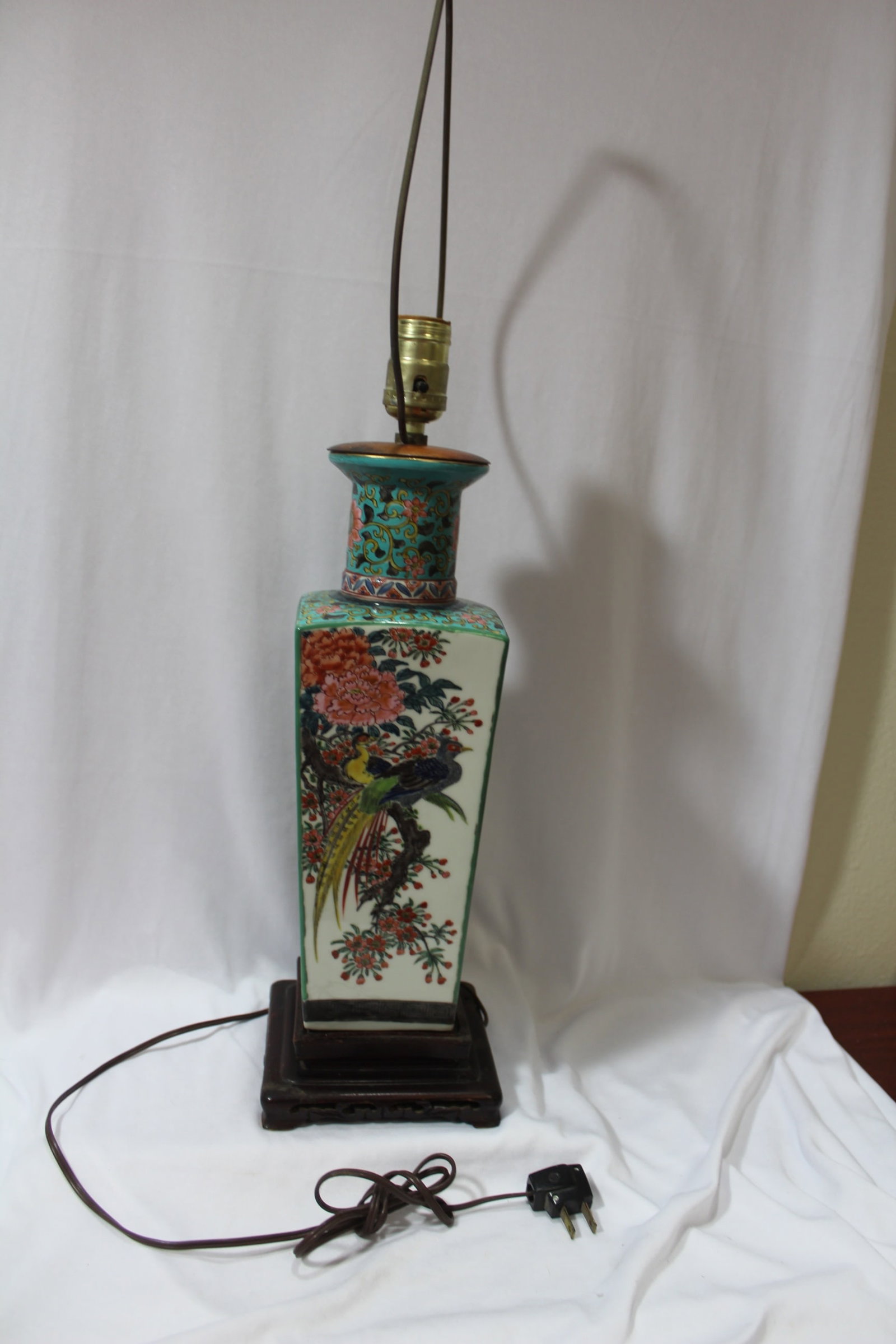 An Antique Chinese Famille Verte Vase - 2