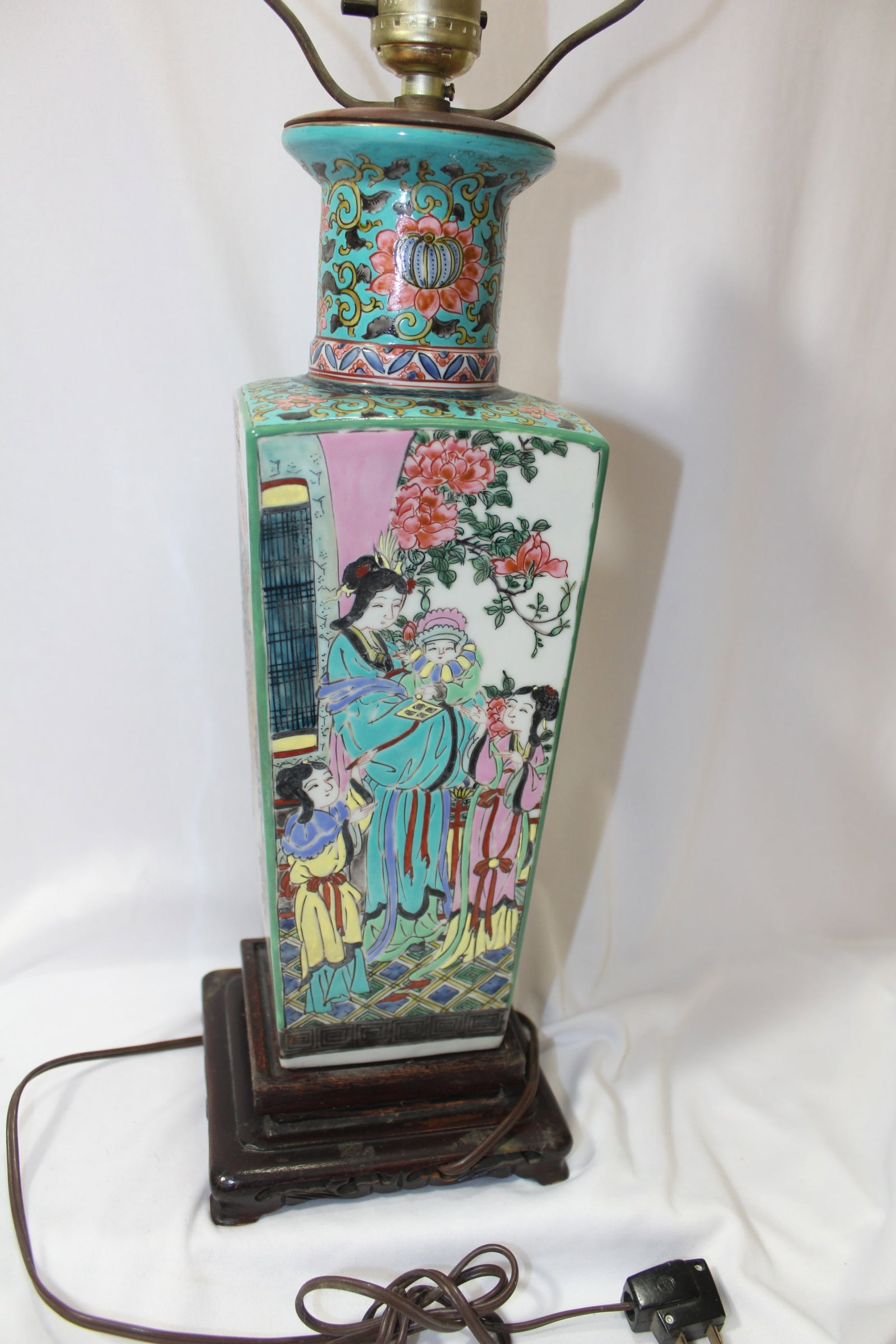 An Antique Chinese Famille Verte Vase - 3