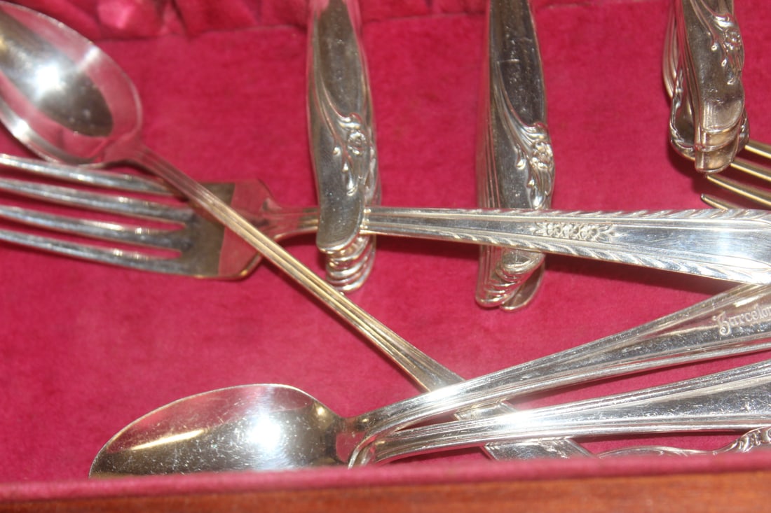Lot of Silverplate Flatware - 4