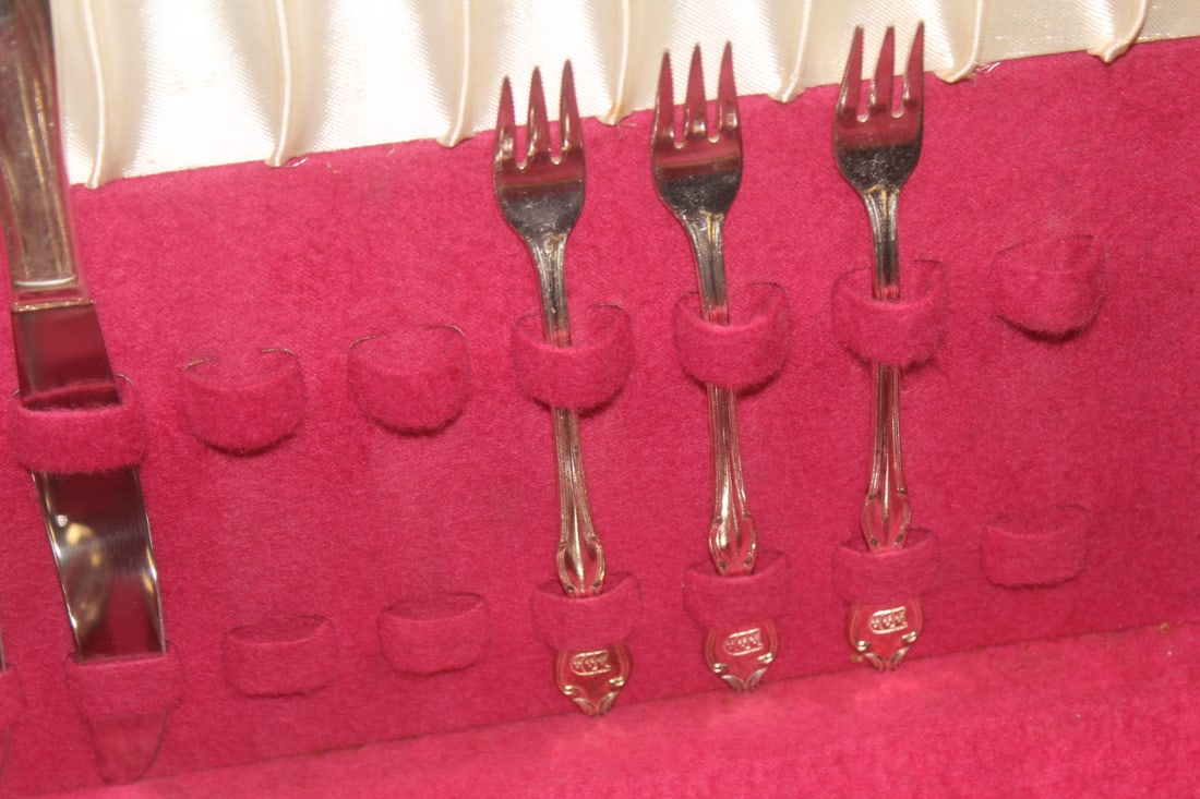 Lot of Silverplate Flatware - 6