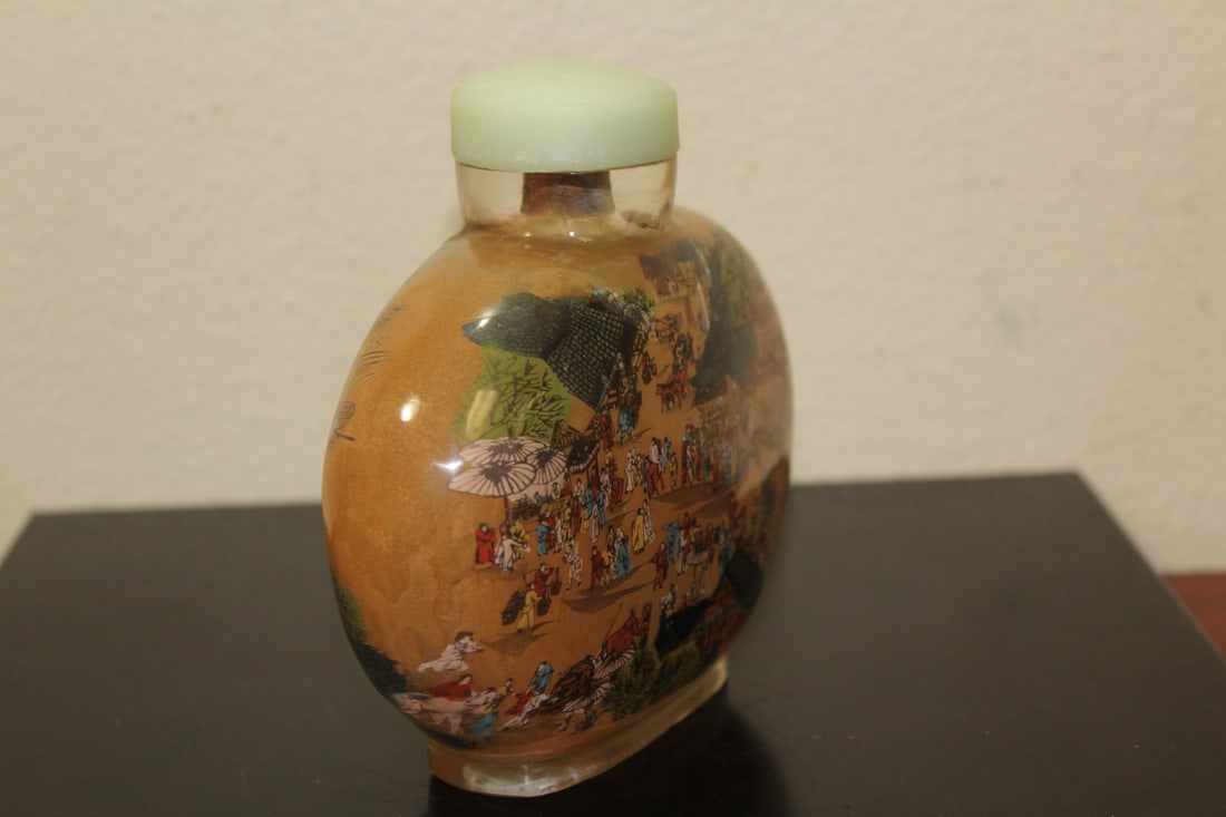A Large Decorative Chinese Snuff Bottle - 2
