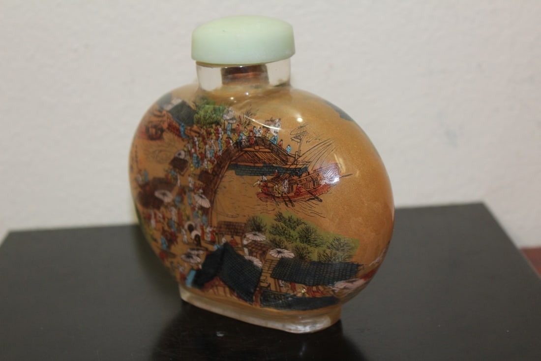 A Large Decorative Chinese Snuff Bottle - 3