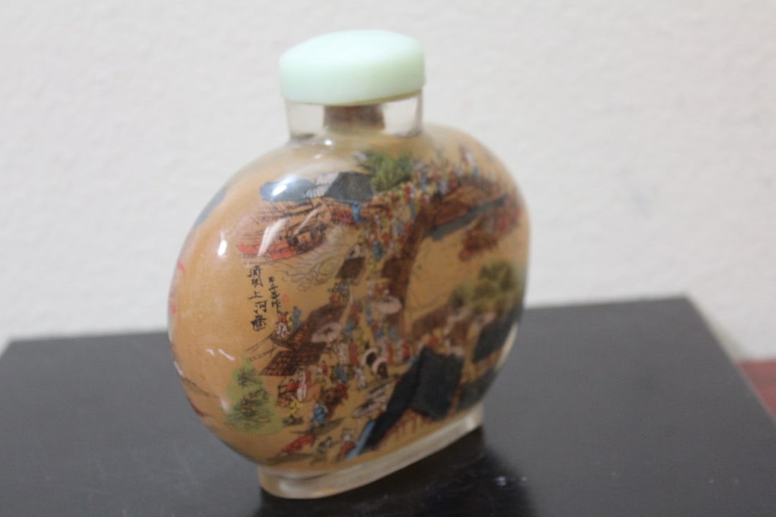 A Large Decorative Chinese Snuff Bottle - 4