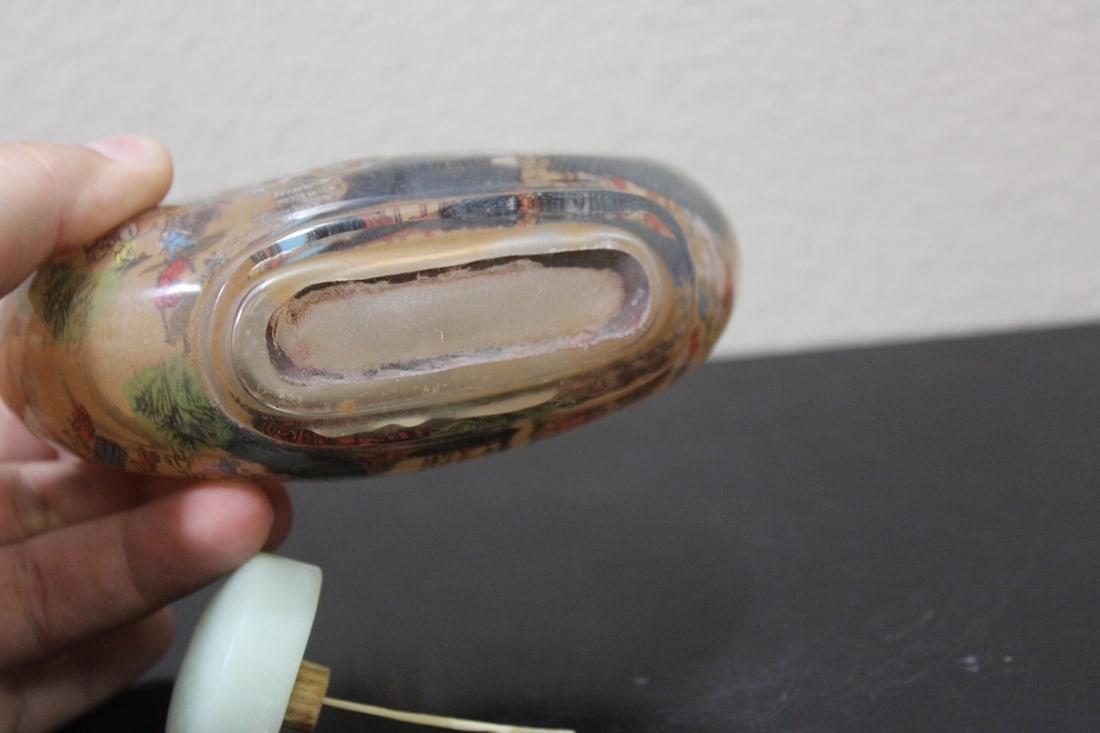 A Large Decorative Chinese Snuff Bottle - 7