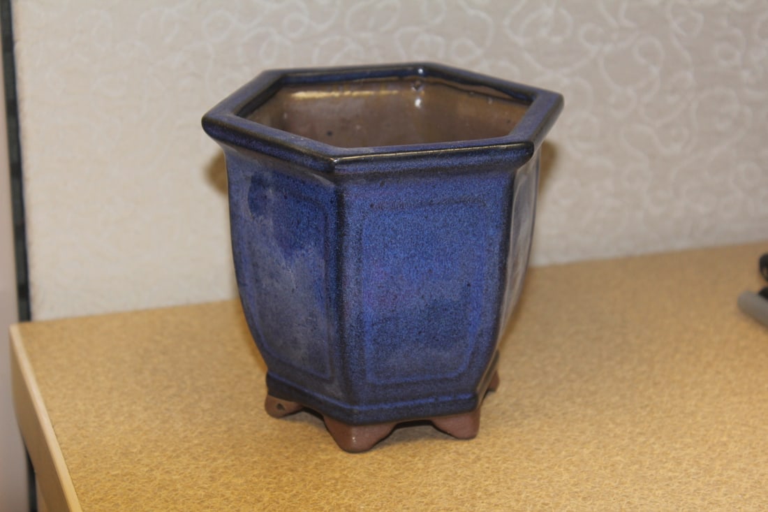 Chinese Pottery Flower Pot: 4 1/4" tall