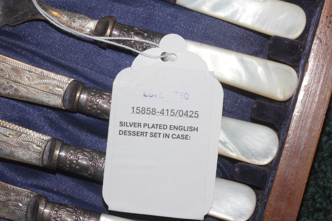 Mother of Pearl Knives and Forks Set - 2