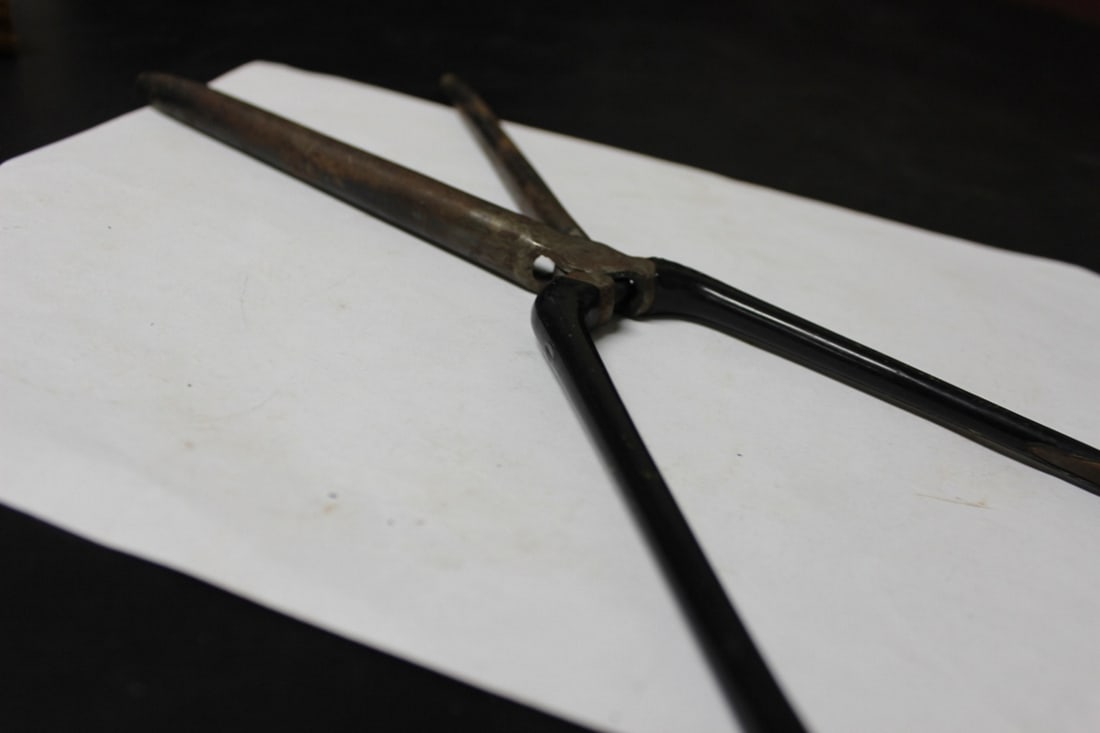 An Antique/Vintage Hair Curler - 2