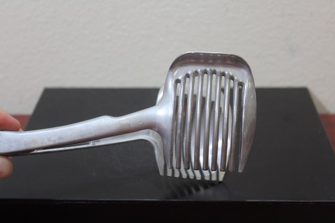 A Vintage Vegetable Slicer - 5