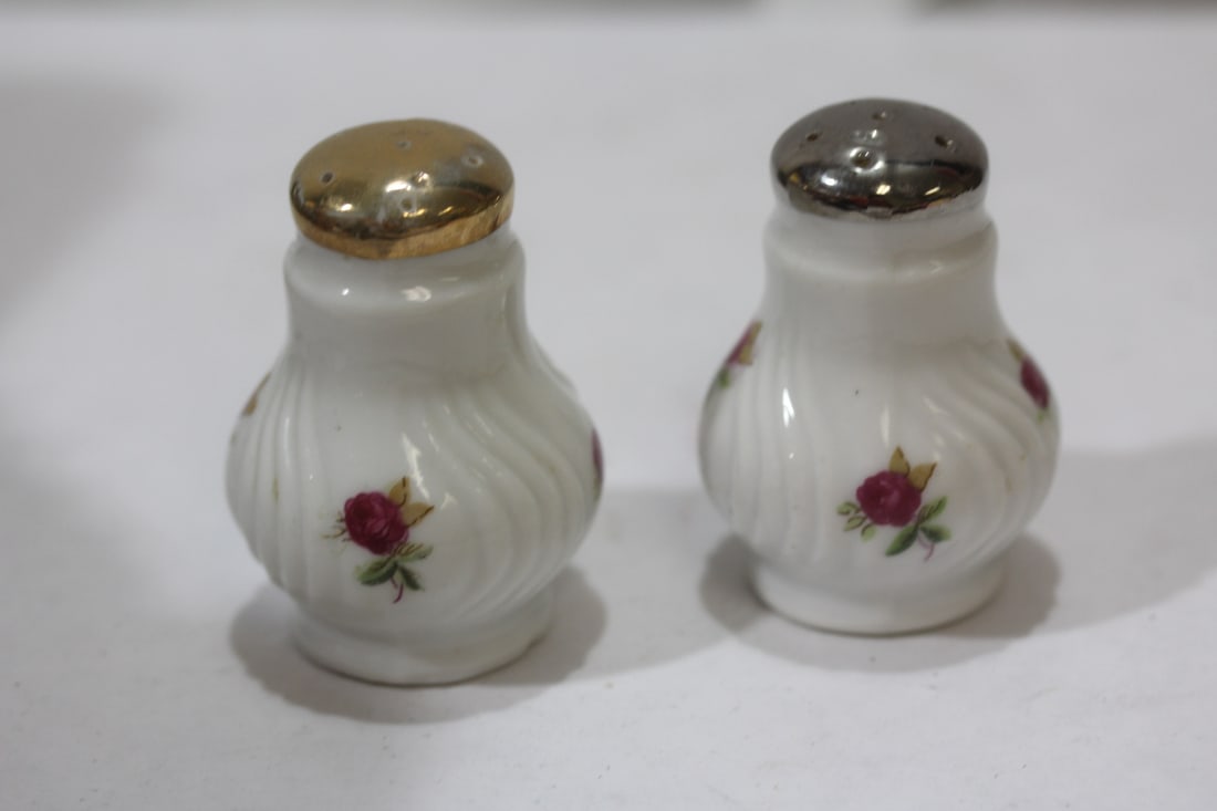 A Pair of Salt and Pepper Shakers - 3