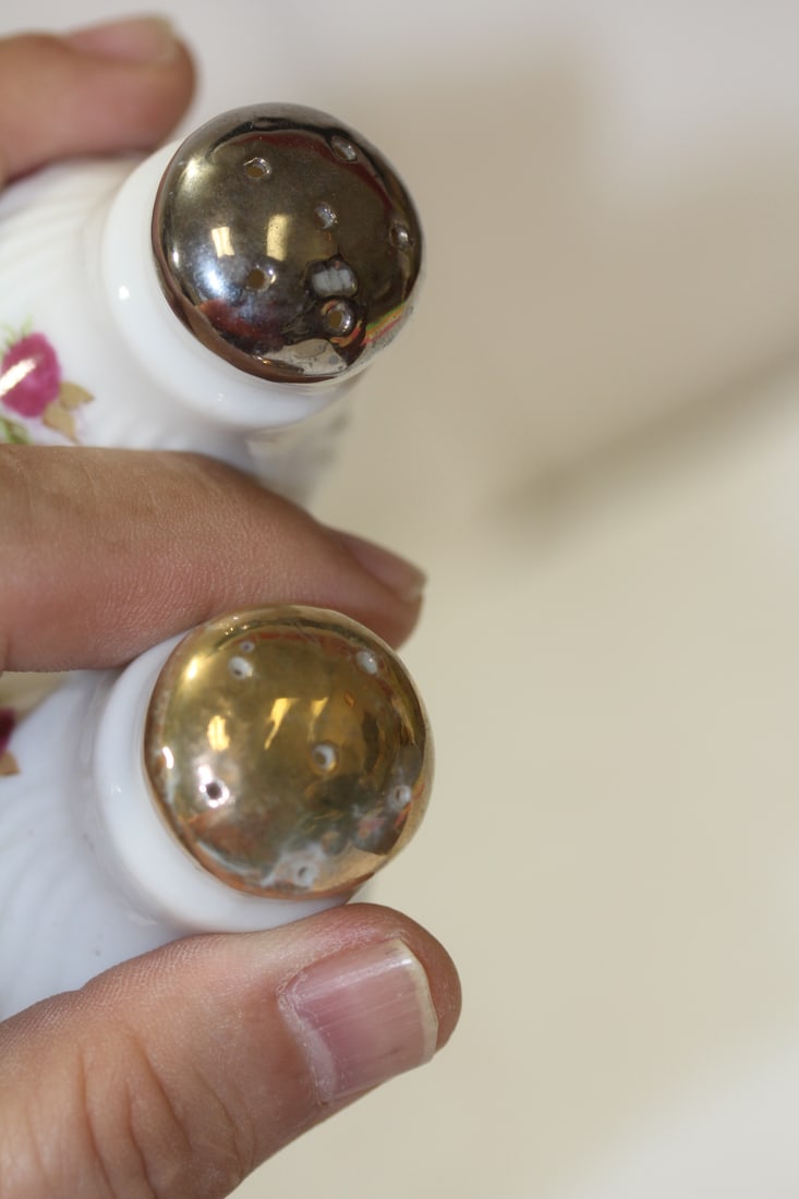 A Pair of Salt and Pepper Shakers - 4