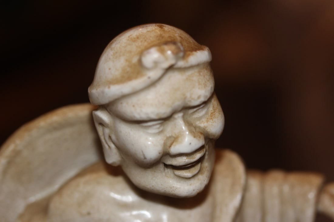 Antique Chinese Blanc de Chine Figurine - 6