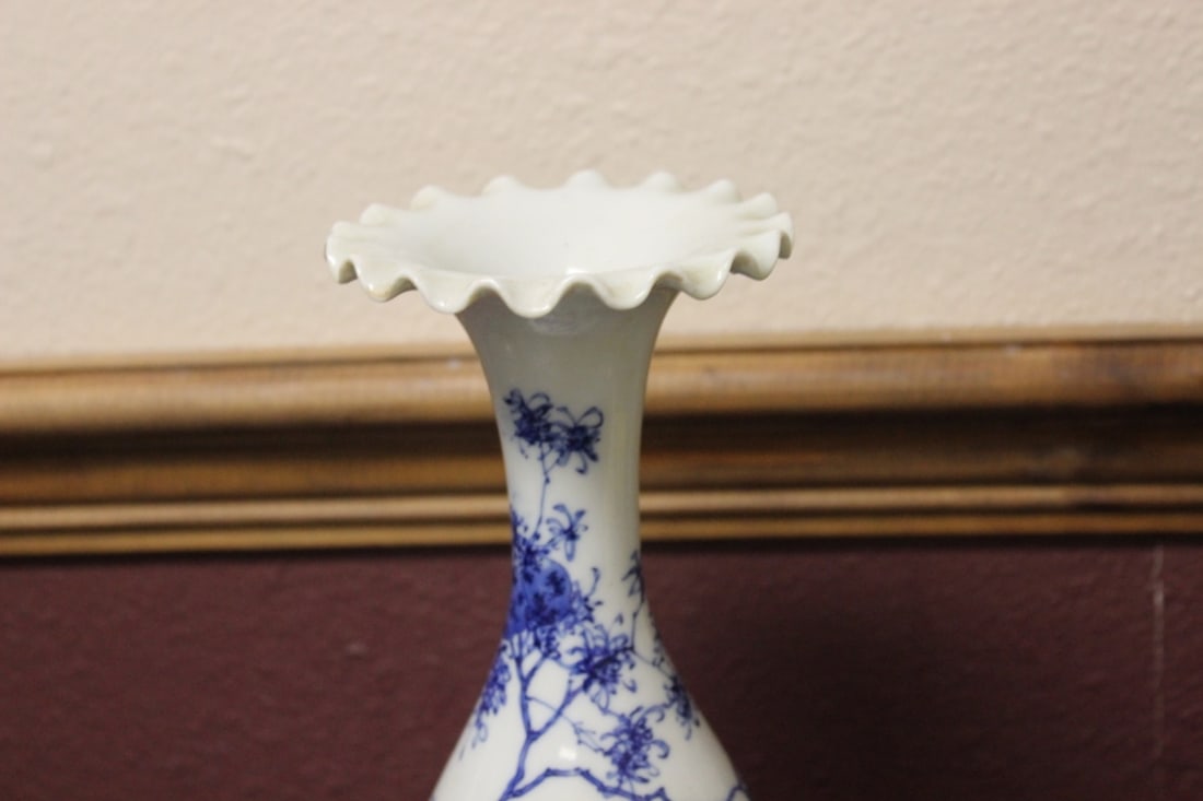 A Japanese Vintage Blue and White Vase - 10
