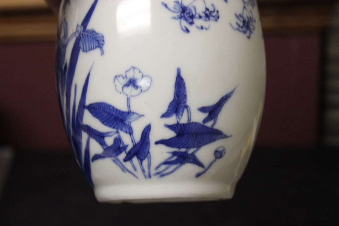 A Japanese Vintage Blue and White Vase - 12