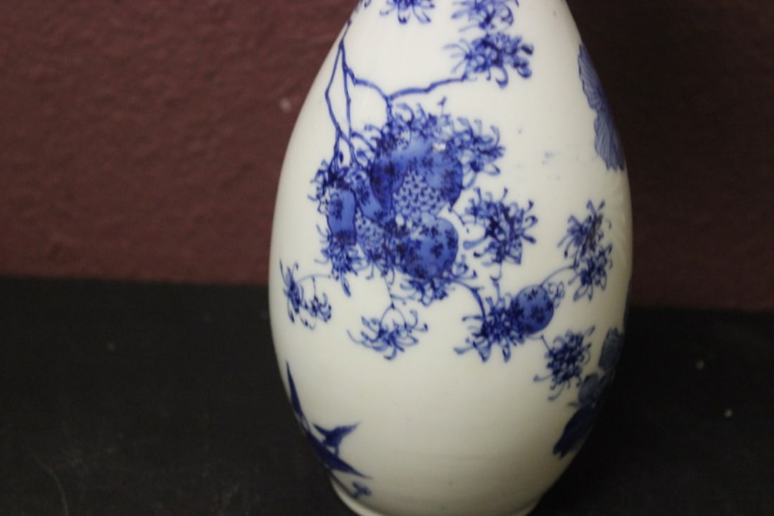 A Japanese Vintage Blue and White Vase - 3