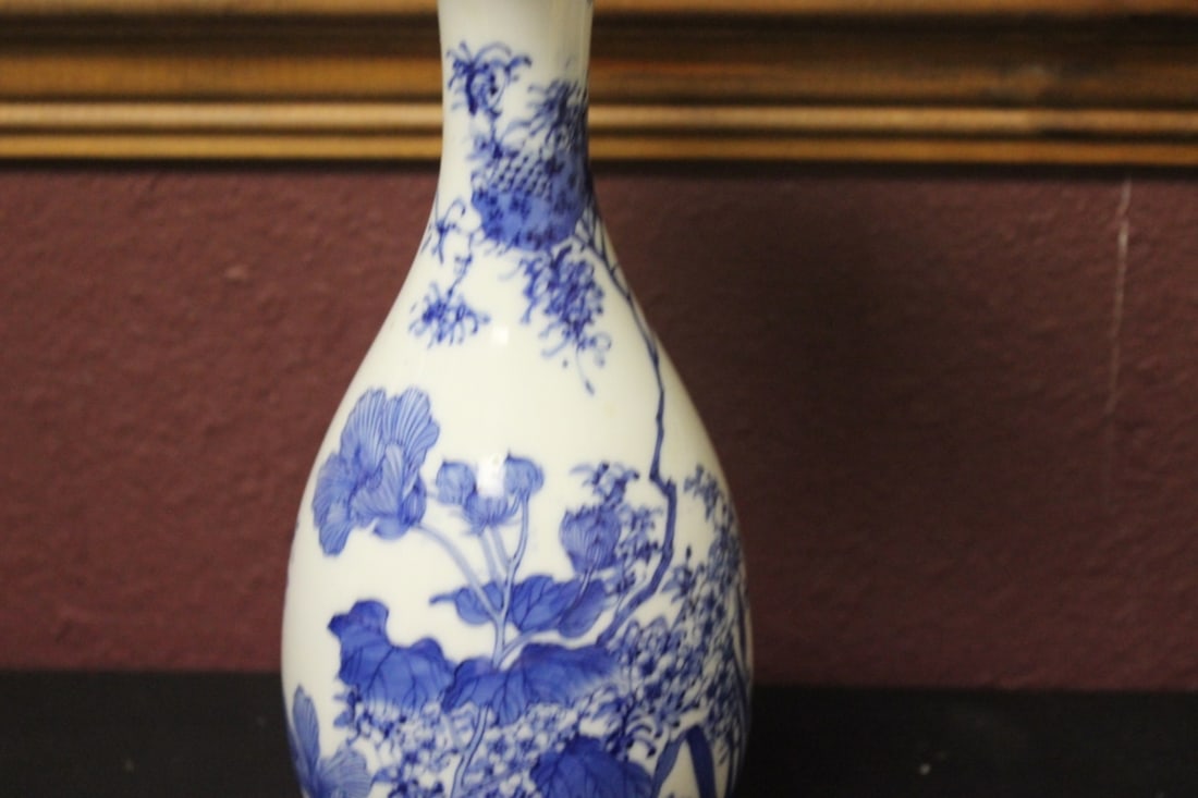 A Japanese Vintage Blue and White Vase - 6