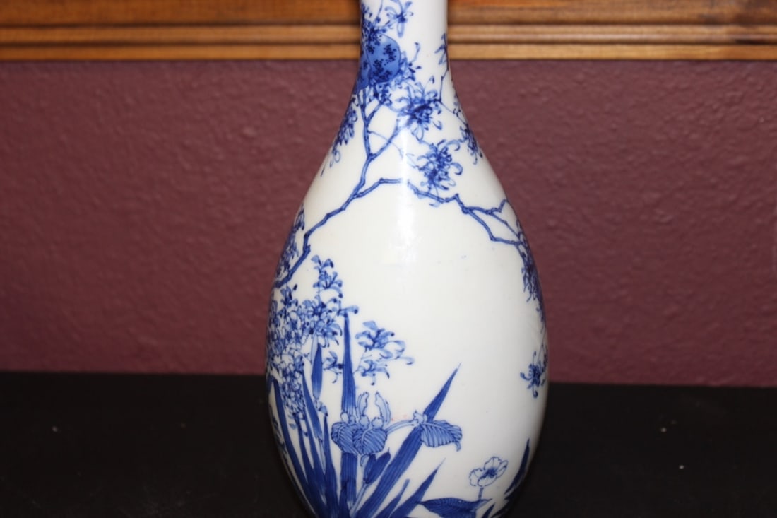 A Japanese Vintage Blue and White Vase - 9