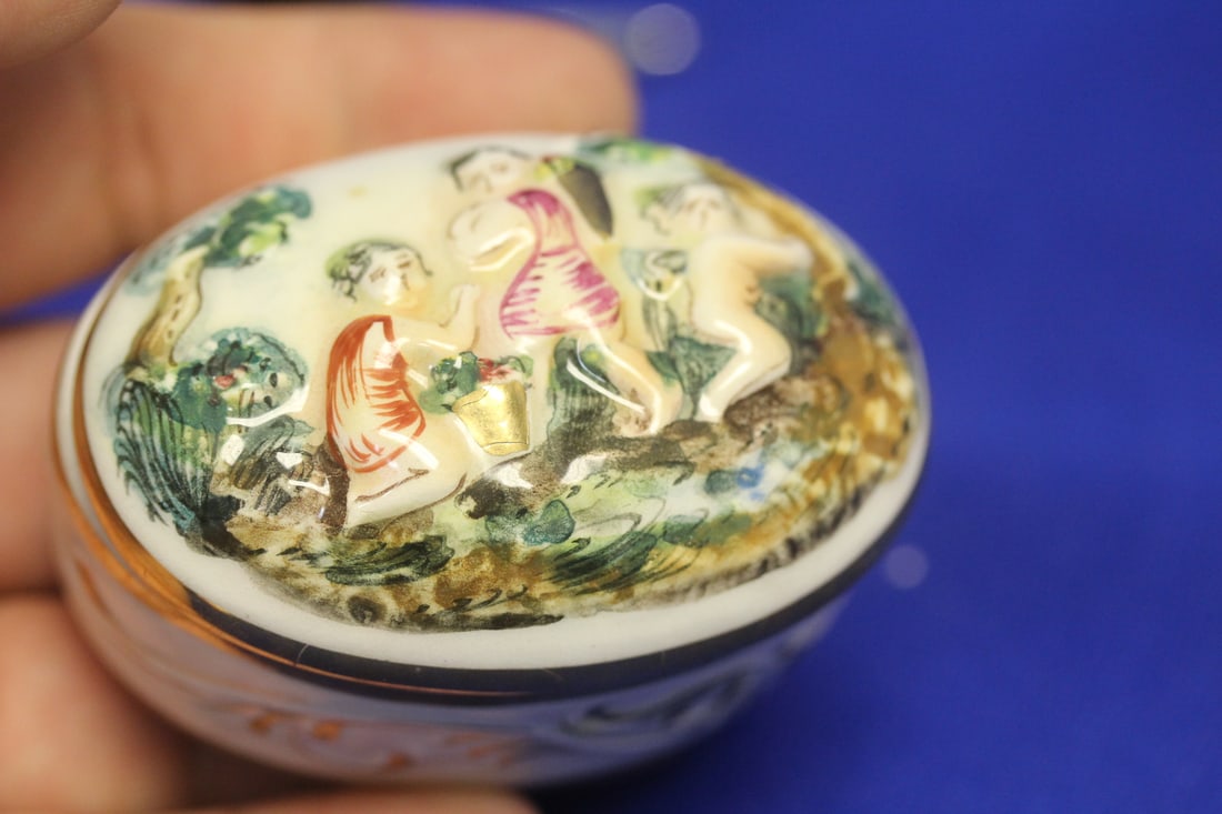 A Capodimonte Trinket Box - 2