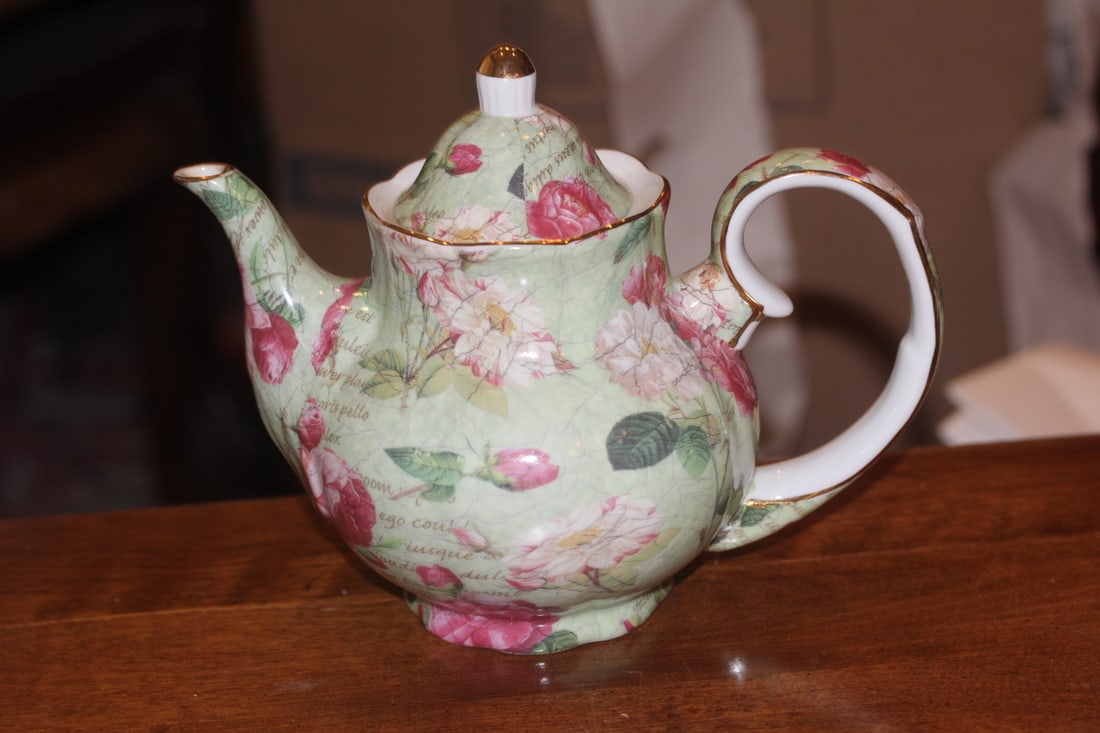Royal Danube Ceramic Teapot: 8 1/2" in diameter