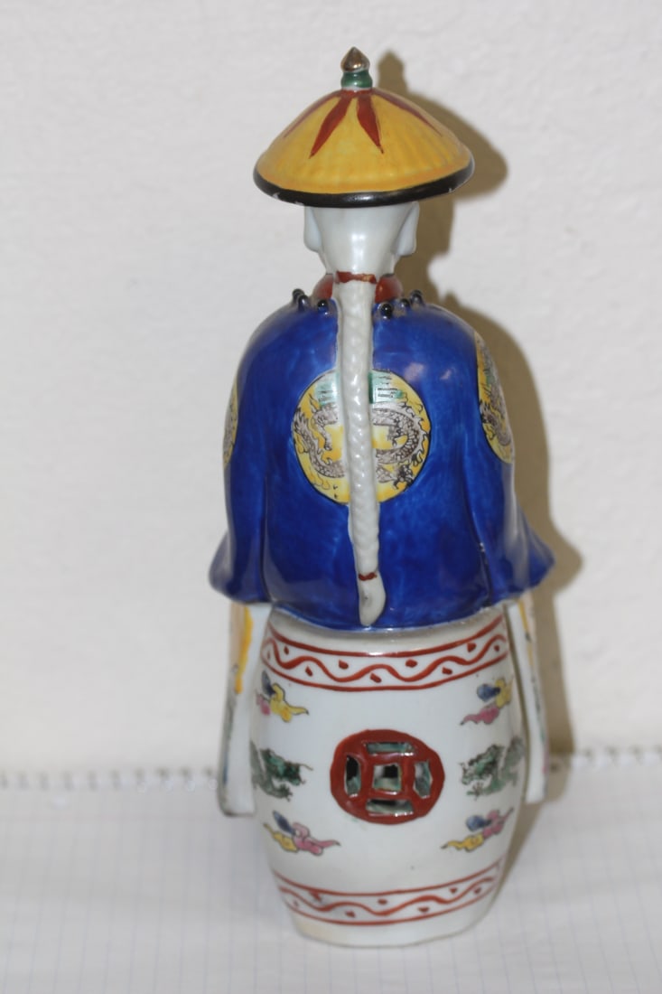 Signed Chinese Porcelain Emperor - 3