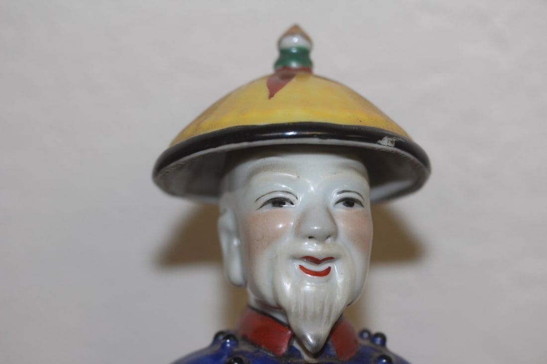 Signed Chinese Porcelain Emperor - 5