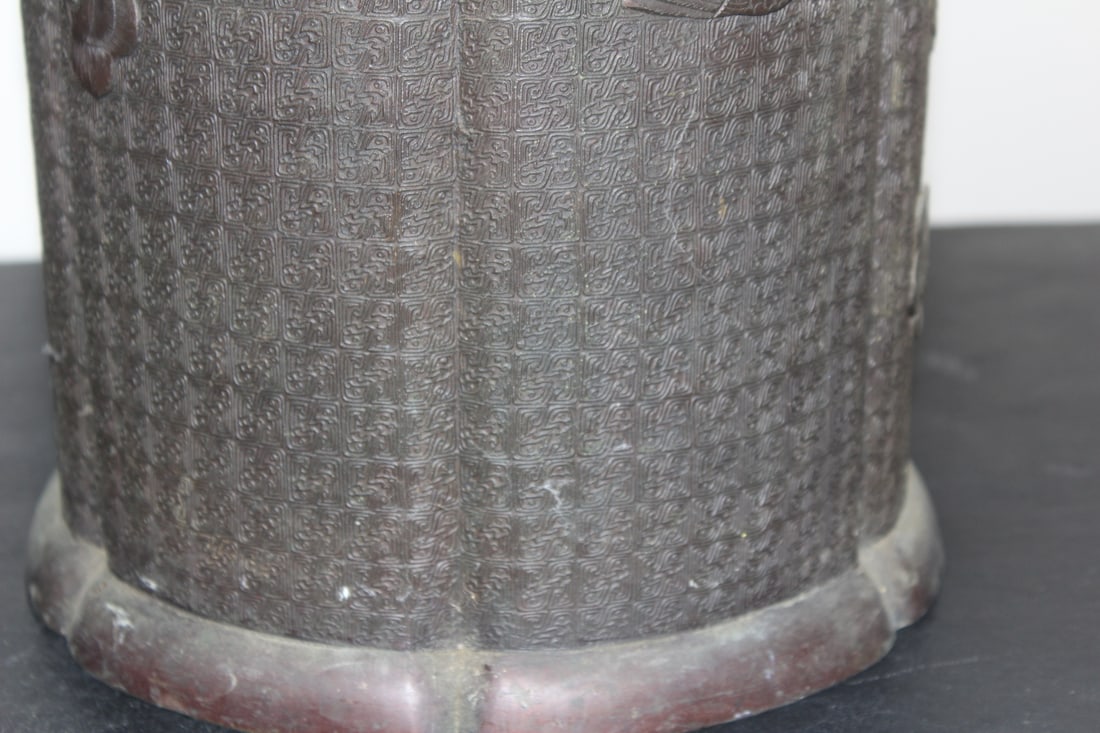 A Japanese Bronze Cylinder Container - 3