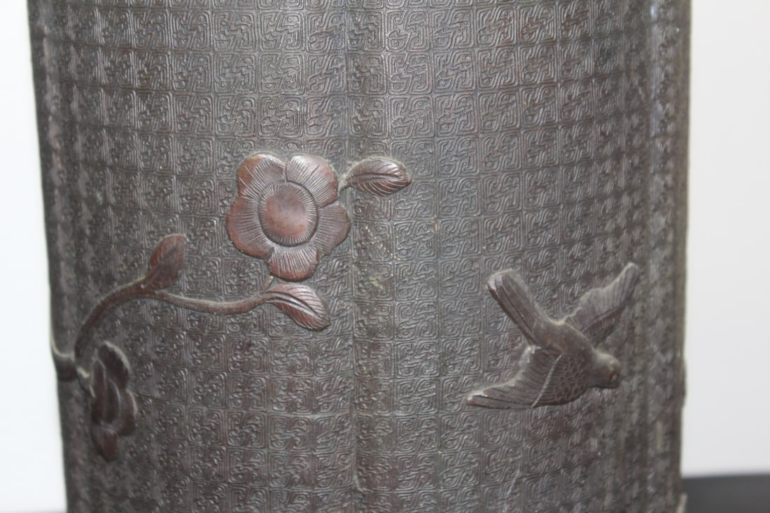 A Japanese Bronze Cylinder Container - 4
