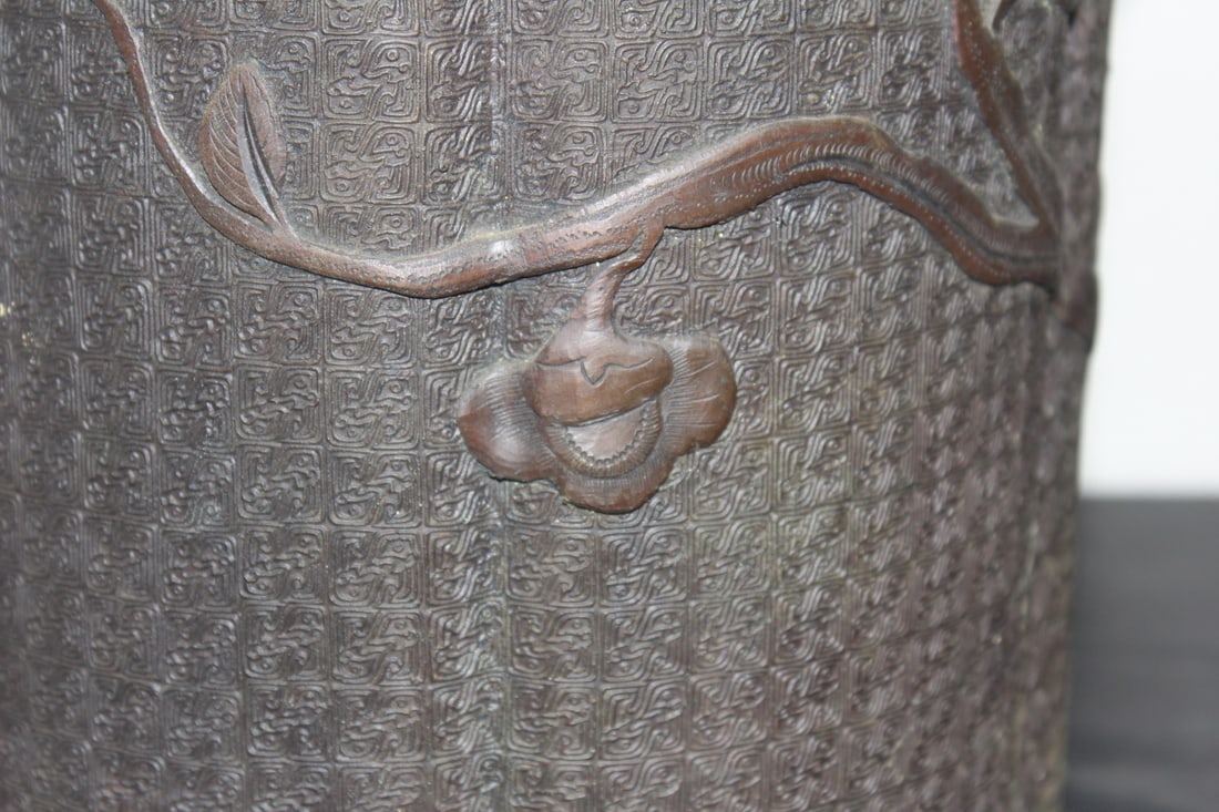A Japanese Bronze Cylinder Container - 7