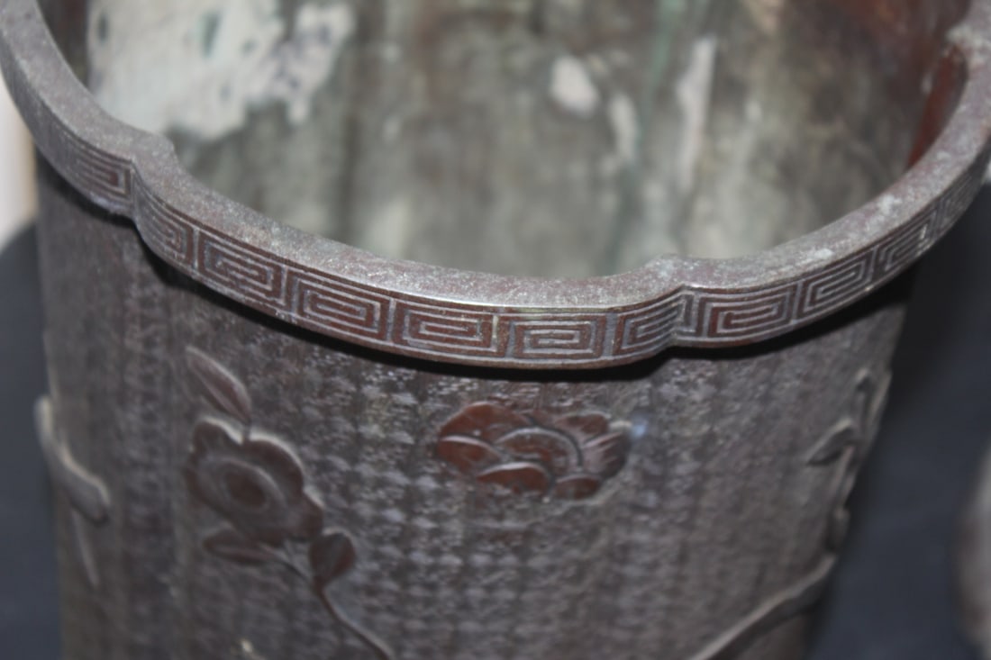 A Japanese Bronze Cylinder Container - 9