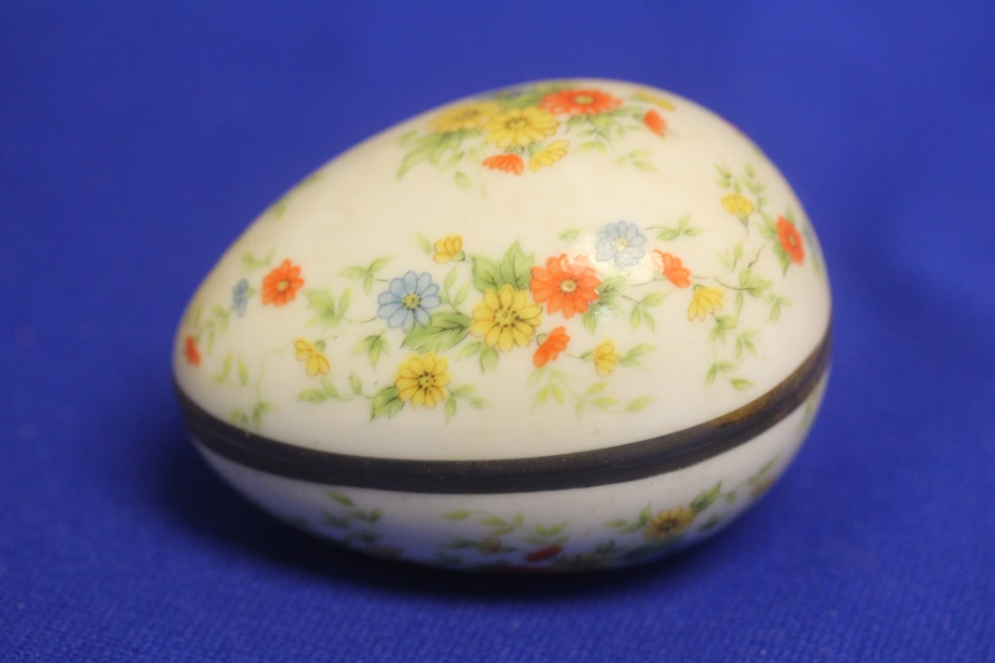 A Vintage Japanese Trinket Box - 2