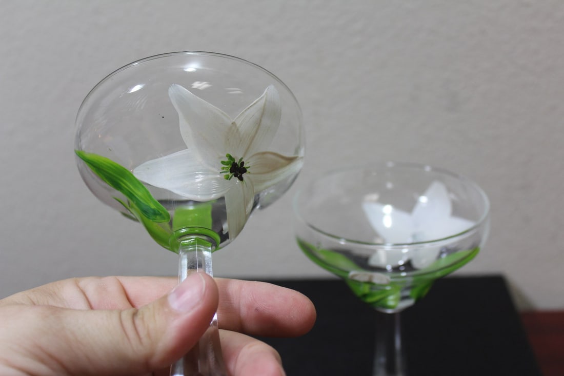 A Pair of Hand Painted Glass Goblets - 3