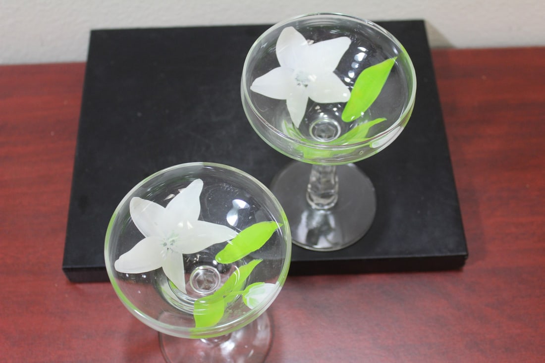 A Pair of Hand Painted Glass Goblets - 7
