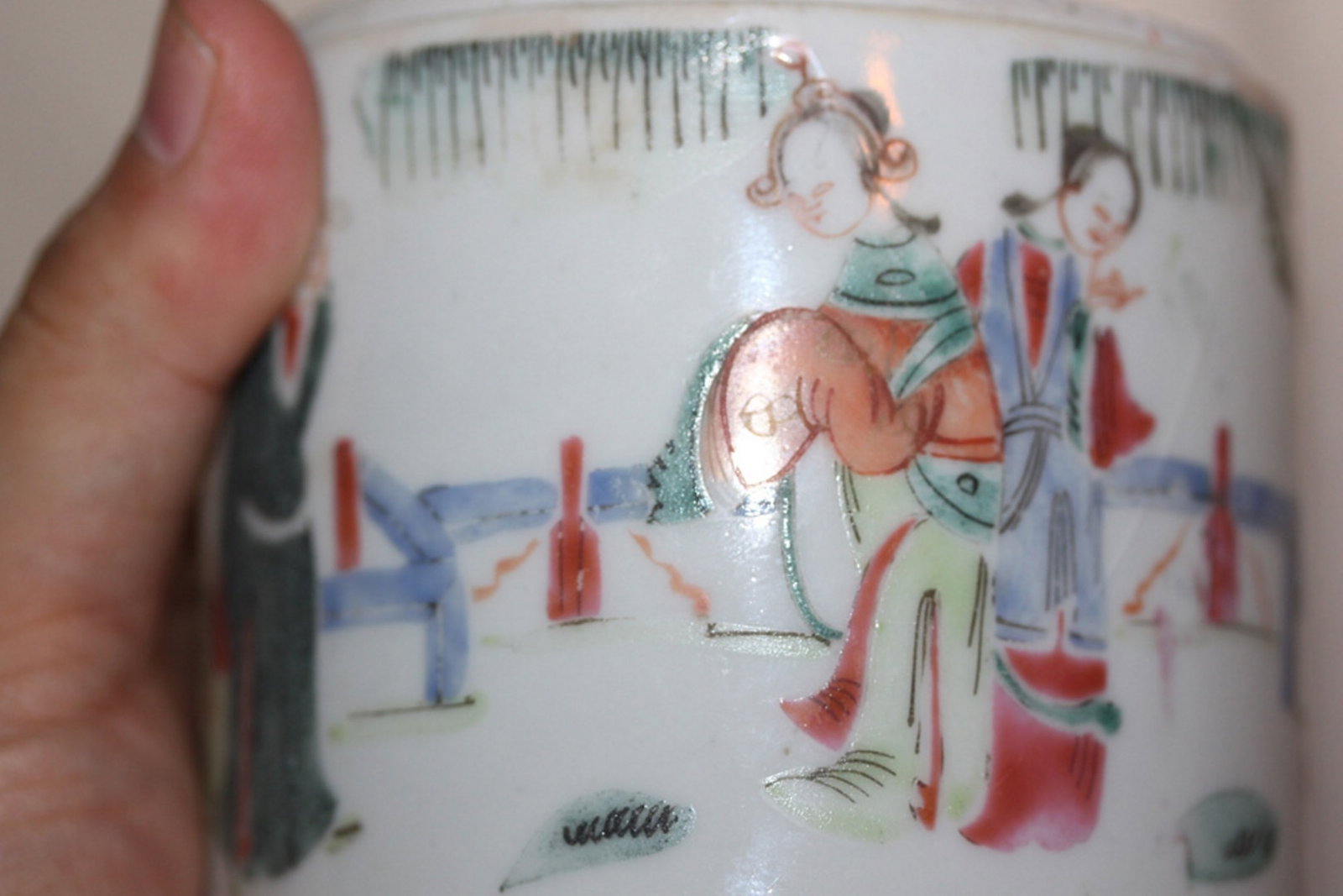 Chinese Famille Rose Porcelain Cylinder Box - 10