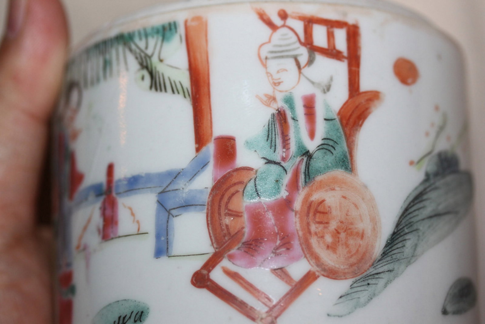 Chinese Famille Rose Porcelain Cylinder Box - 12