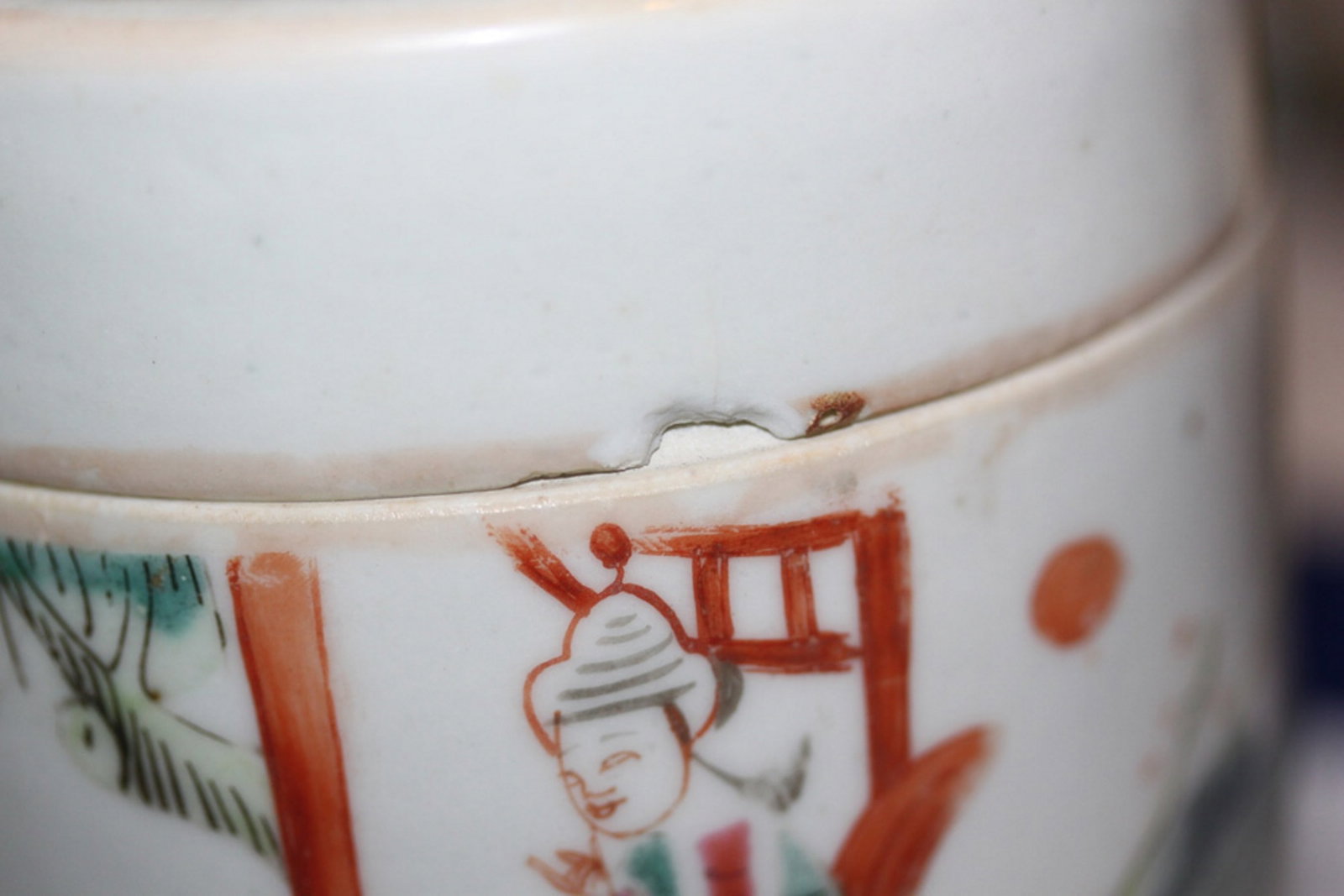 Chinese Famille Rose Porcelain Cylinder Box - 2