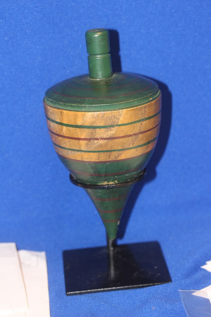 A Vintage Wooden Spinner: overall 7 3/4" tall