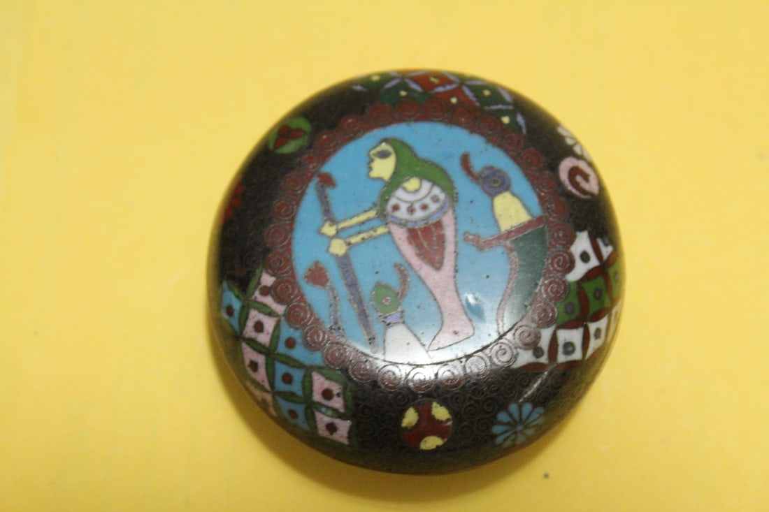 An Antique Chinese Cloisonne box - 2