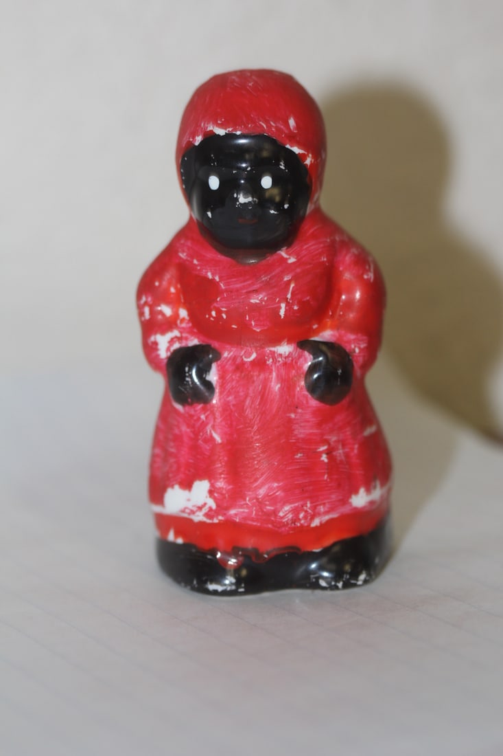 Vintage Black Mama Figurine: please note: well worn black Americana memorabilia - 3 1/4" tall