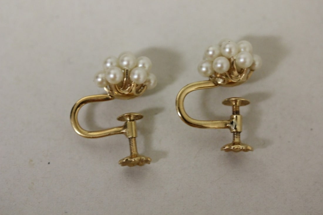 A Pair Of 14 Karat Gold And Pearl Earrings - 3